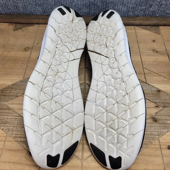 Nike Free RN Flyknit Running Sneakers Shoes Mens 11.5 Black White 880843 001 - Picture 8 of 12